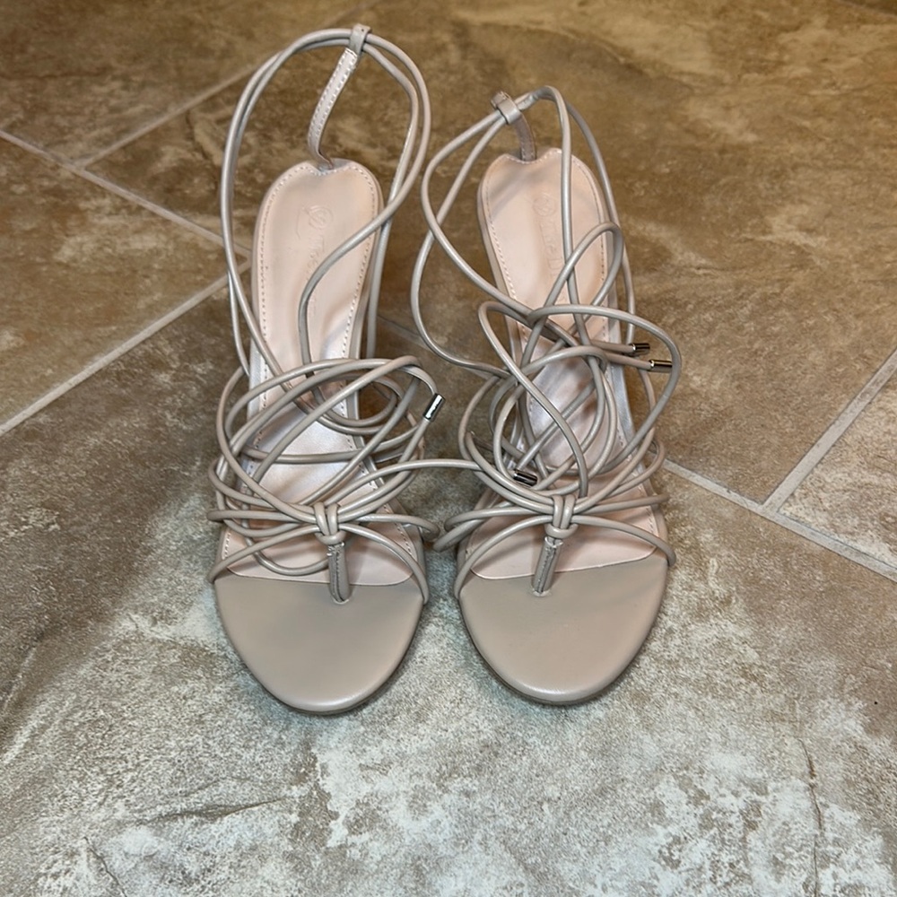 Elegant Women's Strappy Sandals